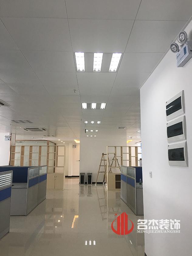 辦公區5G天天看5G天天爽設計完工照.jpg